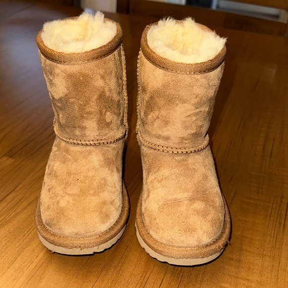 UGG toddler boots size 8 - Picture 1 of 8